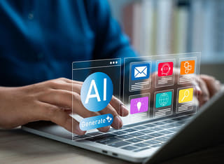 Nuovo investitore crypto che impara le basi del trading automatizzato con IA